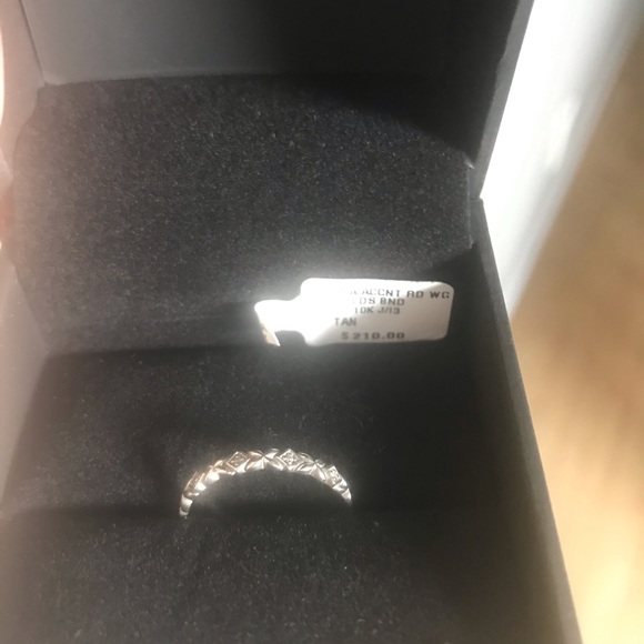 NWT size 7 ring from Peoples - Picture 2 of 7